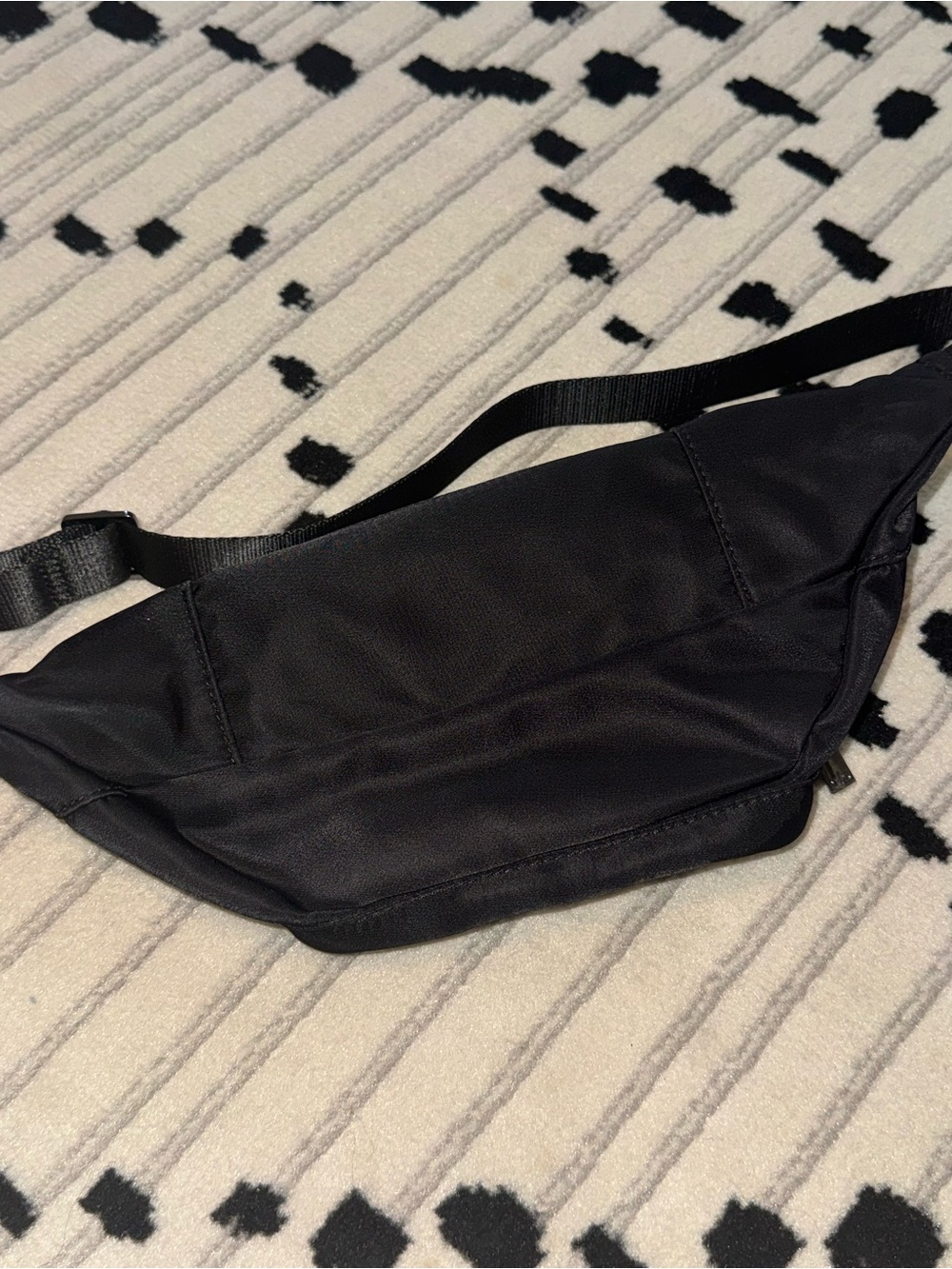 ALO Yoga Explorer Belt Bag - Picture 3 of 9